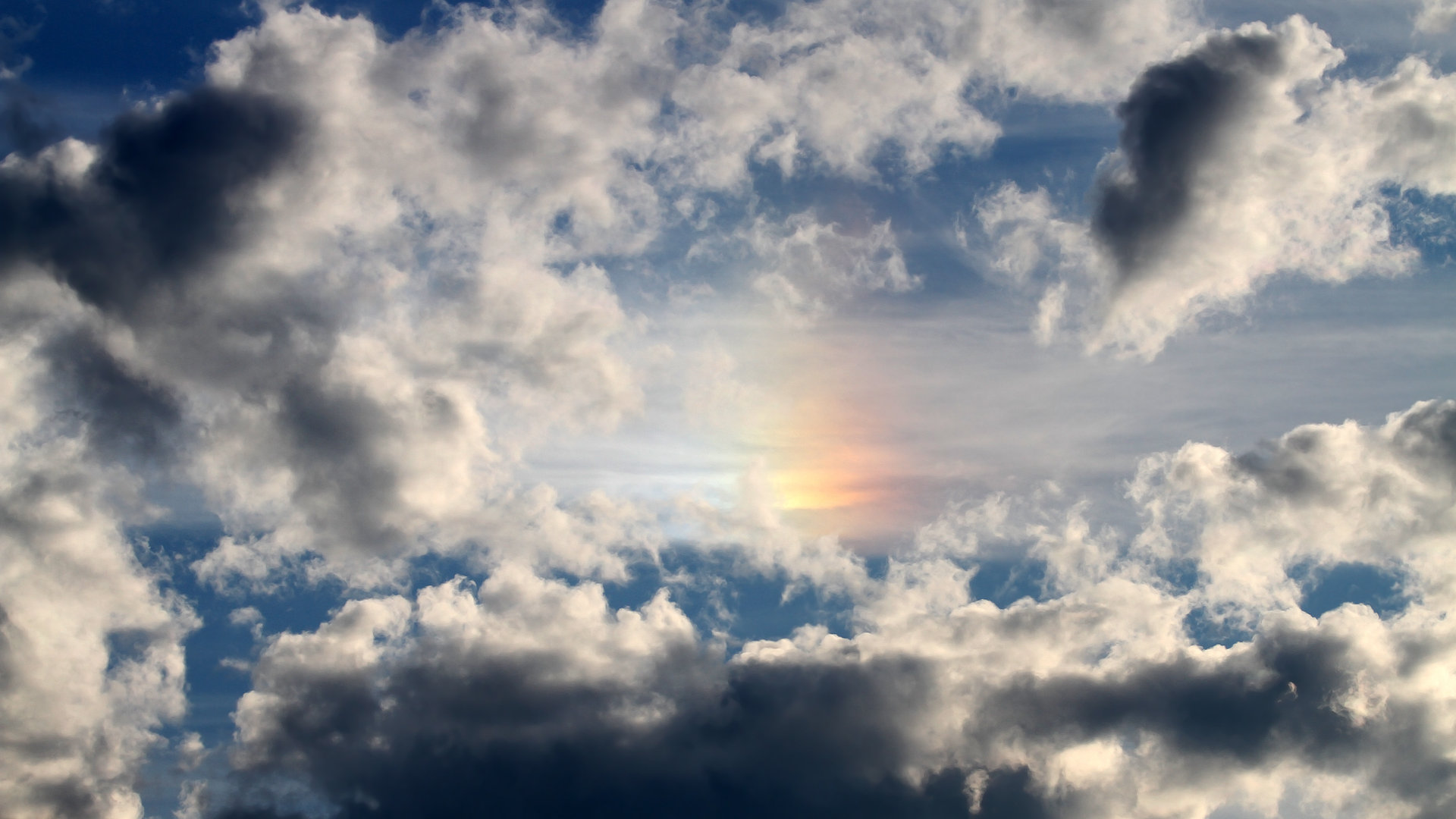 kaiyun sports-劲敌对决，场上球员力拼荣誉胜利，劲敌还是劲敌