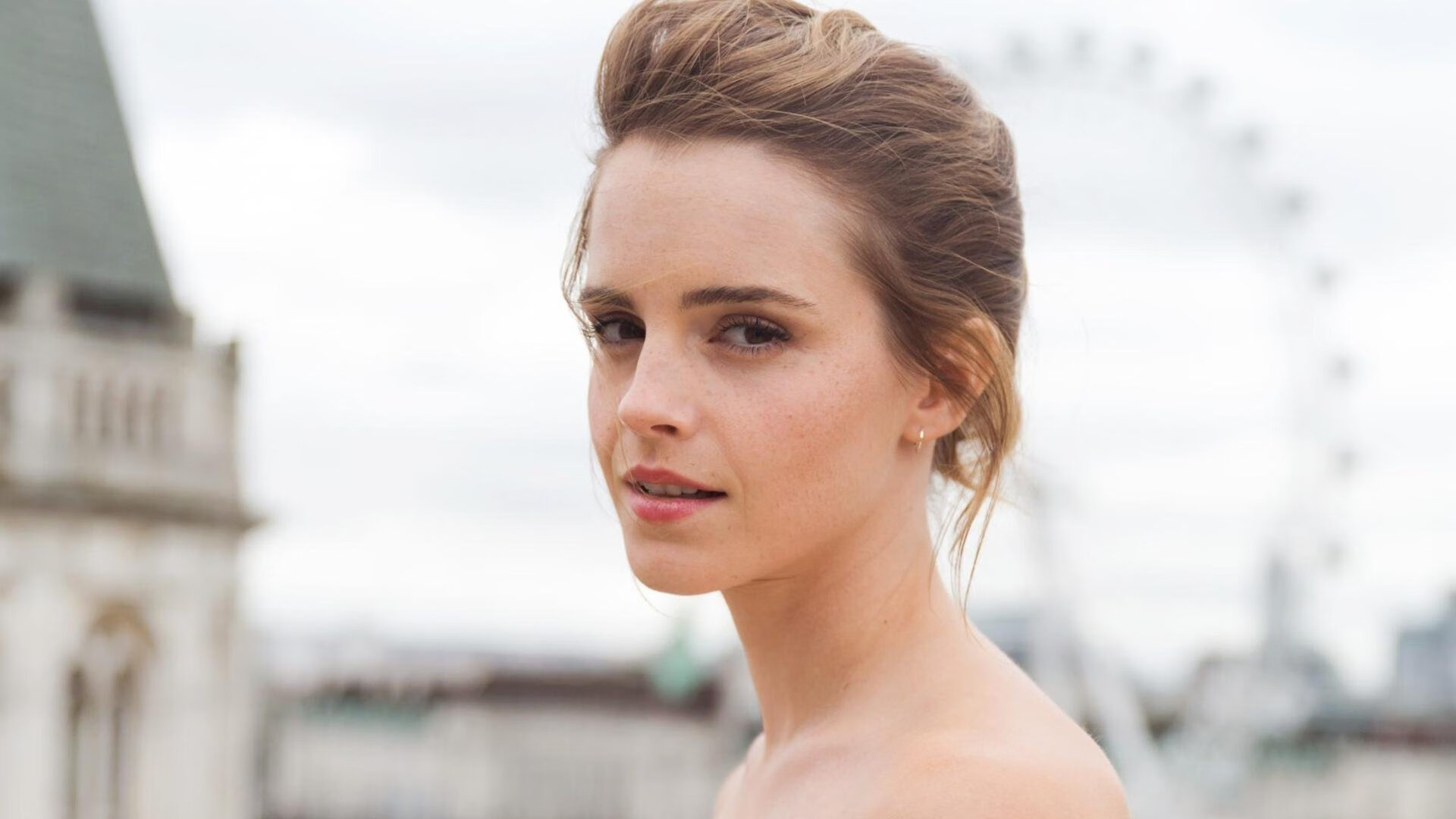 德国中场助攻建功，塞尔维亚队险胜,双方实力均衡的较量打动人心