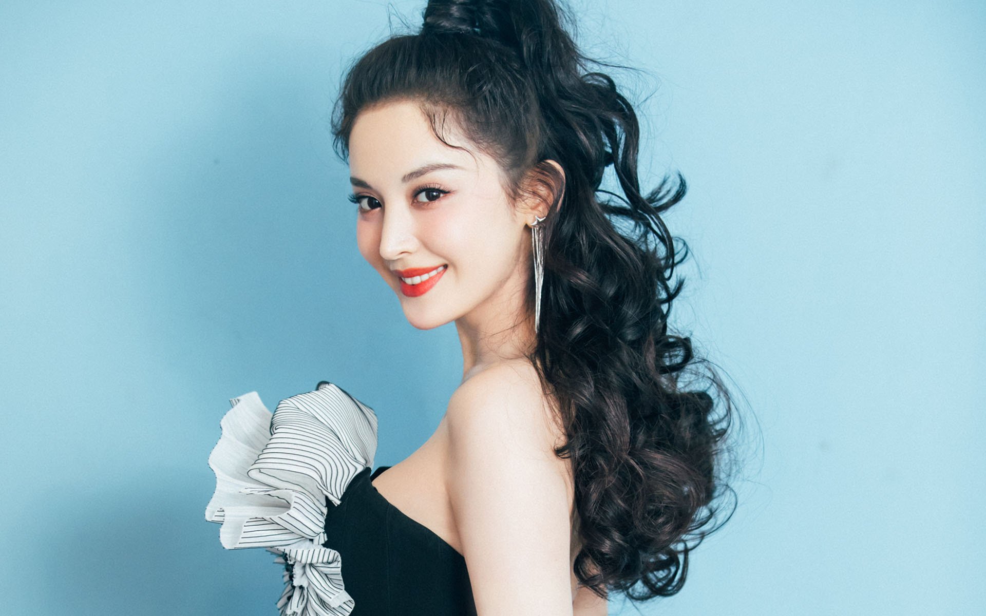 支持瑜伽教育发展，培养专业人才，业瑜伽提倡培养